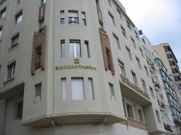 Bancantabria centraliza sus servidores y optimiza su red