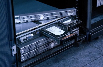 Hispaweb propone al cliente espacios privados de co-location