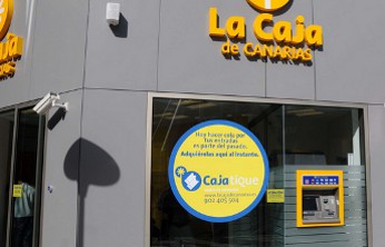 Fujitsu gestiona las oficinas y los cajeros de La Caja de Canarias