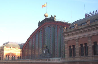 El Corte Inglés e Inves se adjudican el concurso de ADIF para instalar taquillas electrónicas en Atocha