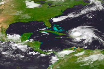 Caen 12.000 líneas telefónicas por el Huracán Irene en la costa Este de EE.UU.