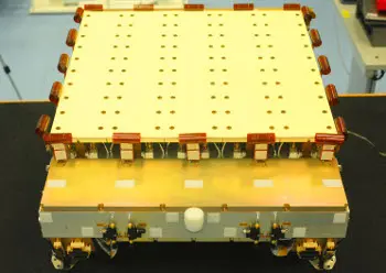 Antena reconfigurable DRA-ELSA