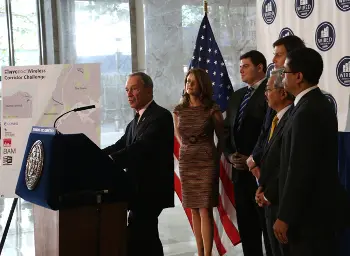Michael Bloomberg durante la presentación