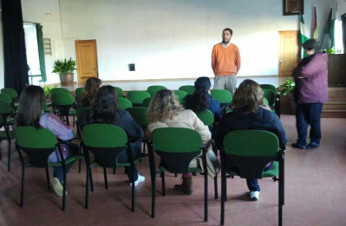 Excom lleva Internet a Grazalema. Encuentro con los vecinos y la alcaldesa