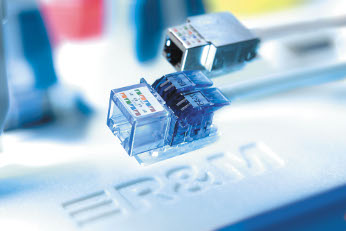 El nuevo Hospital de Vigo se cablea con R&M