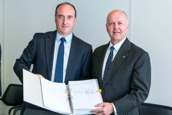 Luis Álvarez, CEO de BT Global Services, y Robert Dickie, director de Operaciones y Tecnología del Grupo Zurich Seguros