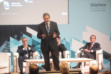 Telefónica promete dotar de fibra al 97% de los hogares españoles en 2020