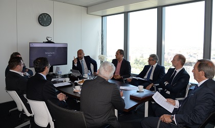 Momento del acuerdo entre Structurit y Weybridge Partners