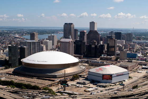 Mercedes-Benz Superdome garantiza la conexión de los aficionados con Avaya