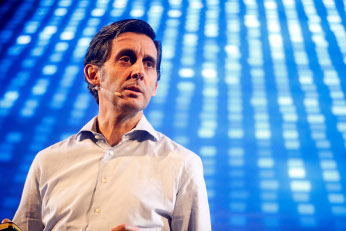 José María Álvarez-Pallete durante la presentación de AURA en el MWC17