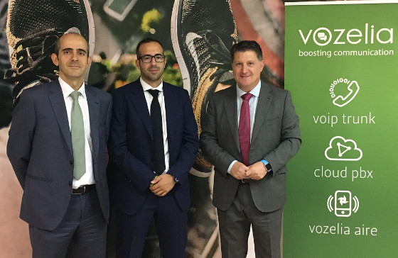 Vozelia firma un acuerdo con BT para ofrecer servicios de fibra óptica en España.