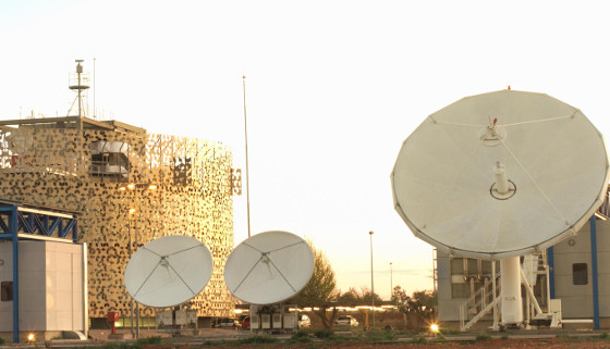 Contenidos de vídeo bajo demanda vía satélite sin necesidad de acceso a Internet