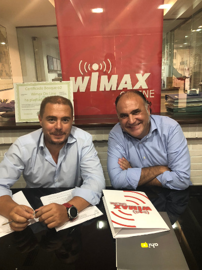 Javier Martínez, CEO de Wimax Online, y Manuel Hernández, consejero delegado de Ahimas