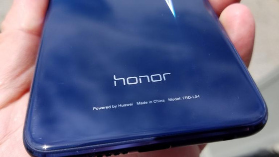 Teléfono de la marca Honor.