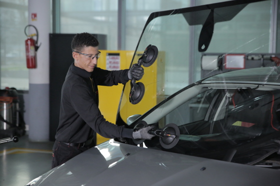 Carglass aumenta la redundancia y capacidad de su red en 450 sedes.