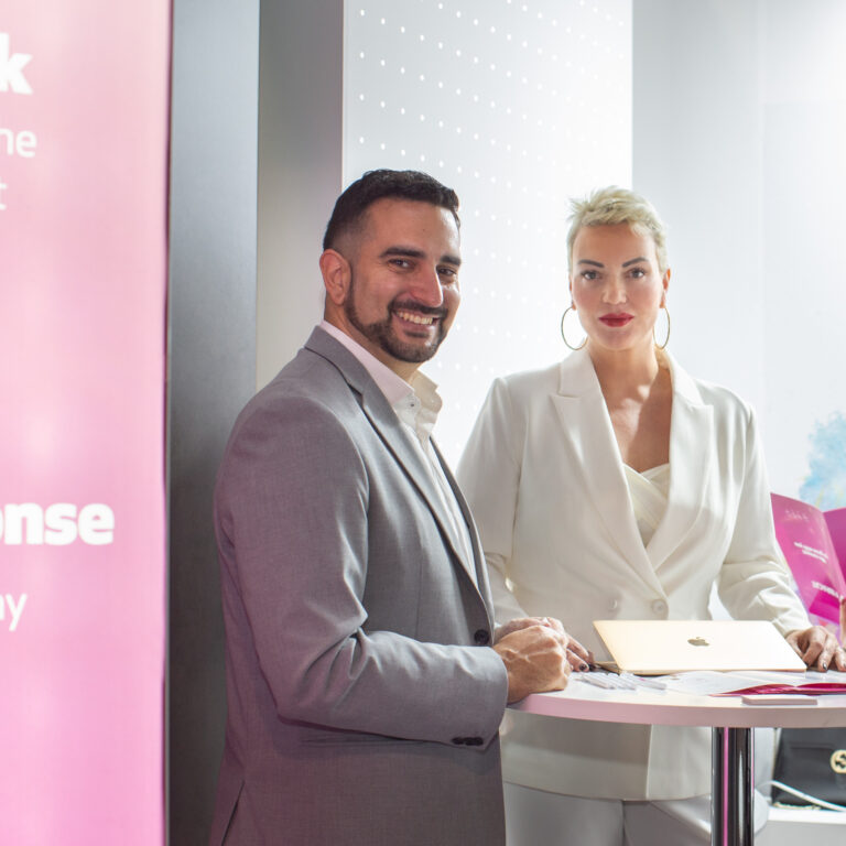 Cofundadores de Fibracat, operadora que ha aumentado su beneficio en 2018 un 176%