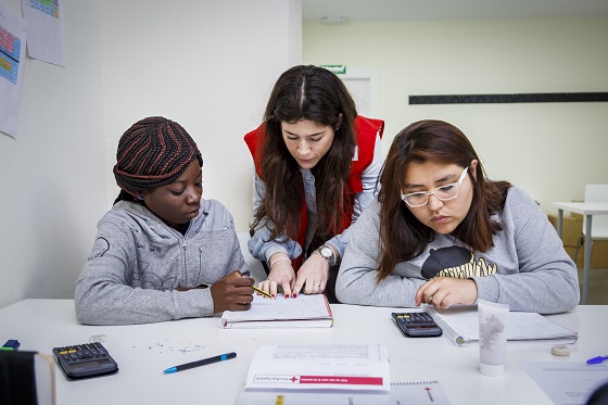 Vodafone conecta gratis a 8.500 familias para continuar con los estudios.