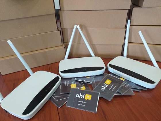 Routers y tarjetas móviles Ahí+ para los alumnos de Vejer.