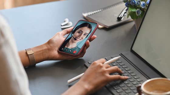 ¿Vuelta a la oficina? Limpia tu móvil