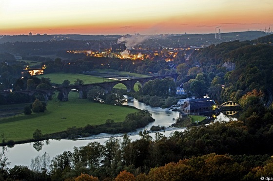 DE-CIX enciende un nuevo punto de intercambio en la región del Ruhr.
