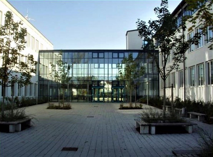 La escuela de Erdweg pone al día su cableado para disfrutar de Internet de alta velocidad.