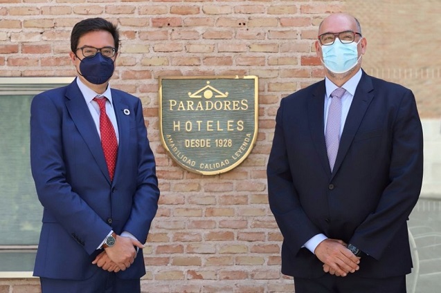 Óscar López-Águeda, presidente CEO de Paradores de España y Emilio Gayo, presidente de Telefónica España