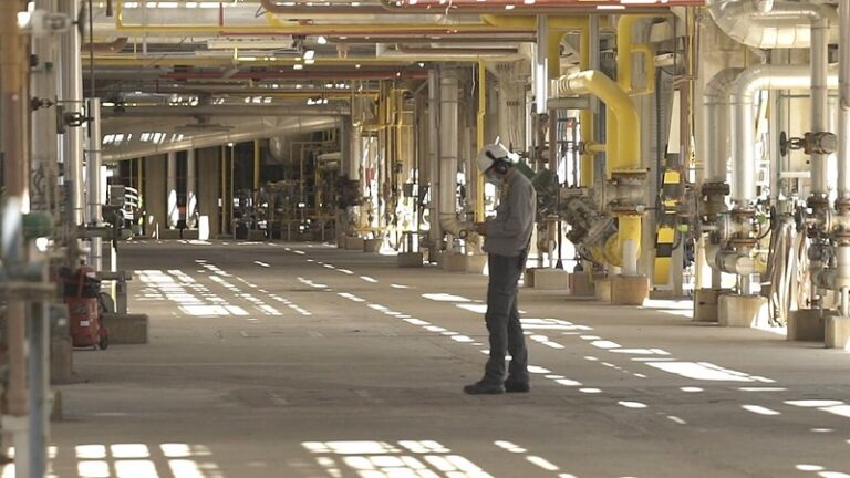 Cepsa optimiza con 5G sus procesos en la refinería La Rábida.