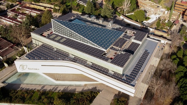 Telefónica continúa con su política de eco-sostenible: paneles solares.