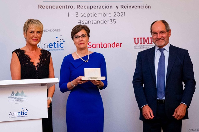 Ingeniería de Telecomunicación, premiada por Ametic.