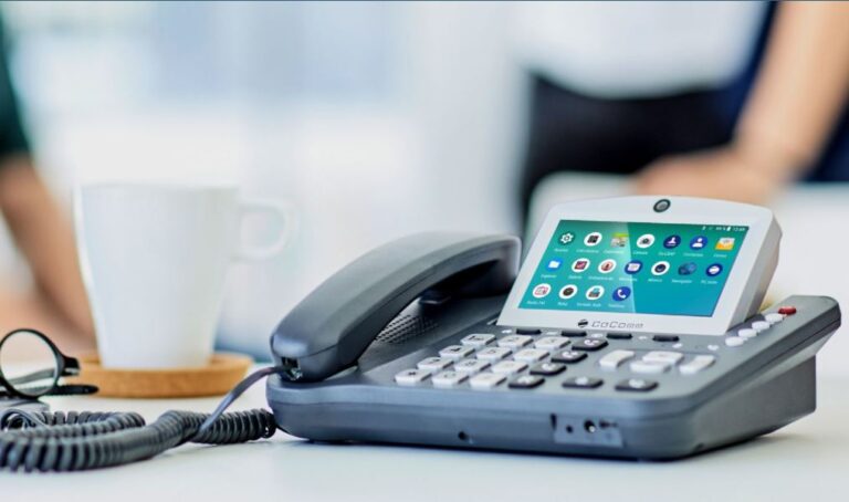 La operadora mexicana EXiS comercializará los teléfonos de CoComm.