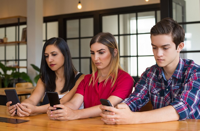 La generación muda prefiere la mensajería a las llamadas para comunicarse.