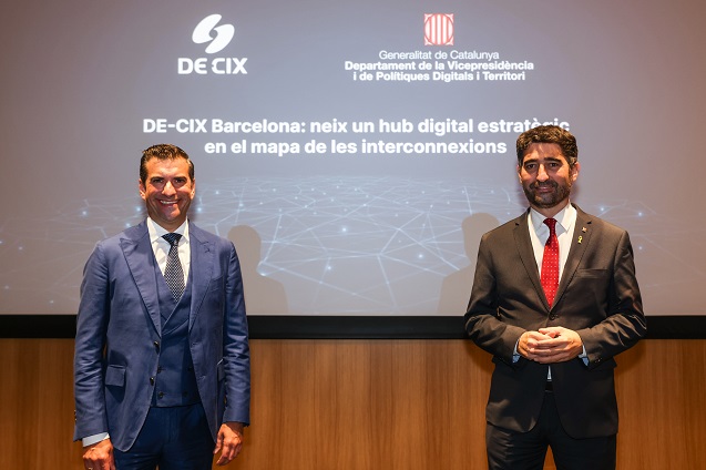 Ivo Ivanov y Jordi Puignero durante la presentación de DE-CIX Barcelona.
