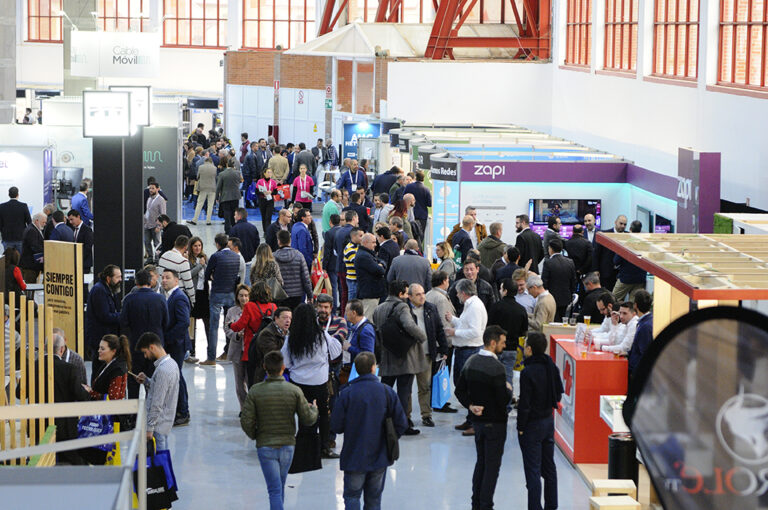 Zona de expositores de la pasada edición de Acutel en 2019.