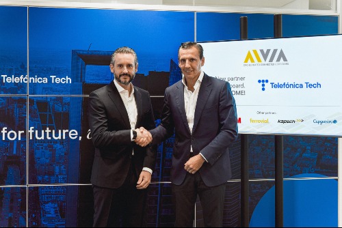 Firma del acuerdo Ferrovial y Telefónica Tech.
