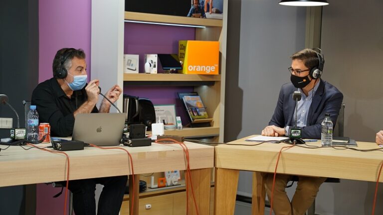 Más de Uno, el programa de Carlos Alsina, retransmitido en 5G.