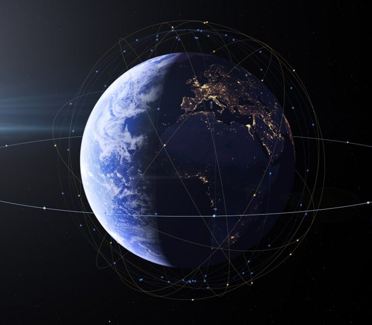 consteConstelación Iridium NEXT, que proporciona voz y datos con cobertura mundial.