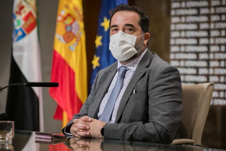 Pablo García, director general de Agenda Digital de la Junta, durante la rueda de prensa.