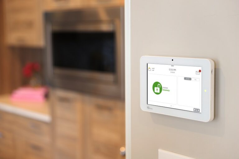 Panel inteligente de ADT para el hogar digital.