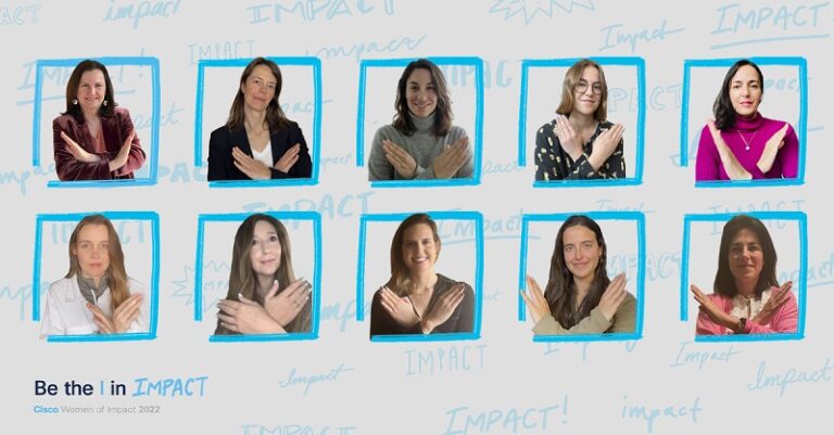 Trabajadoras de Cisco España realizando el símbolo para romper el sesgo de género.