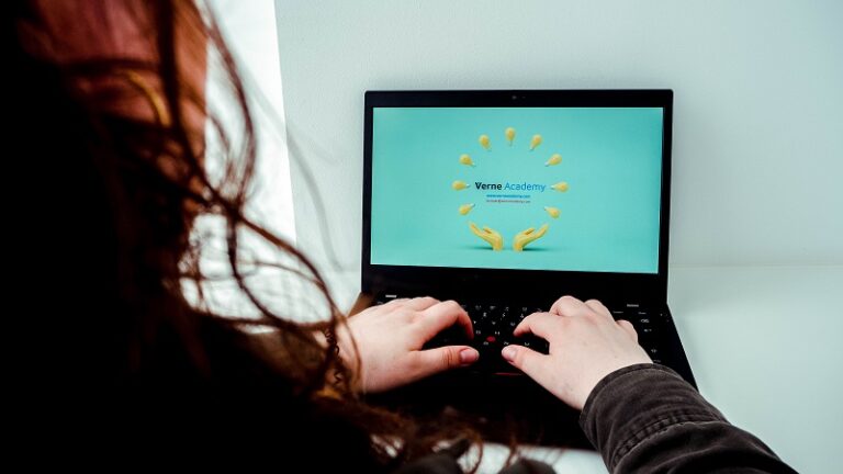 Verne Group lanza su escuela de formación en nuevas tecnologías.