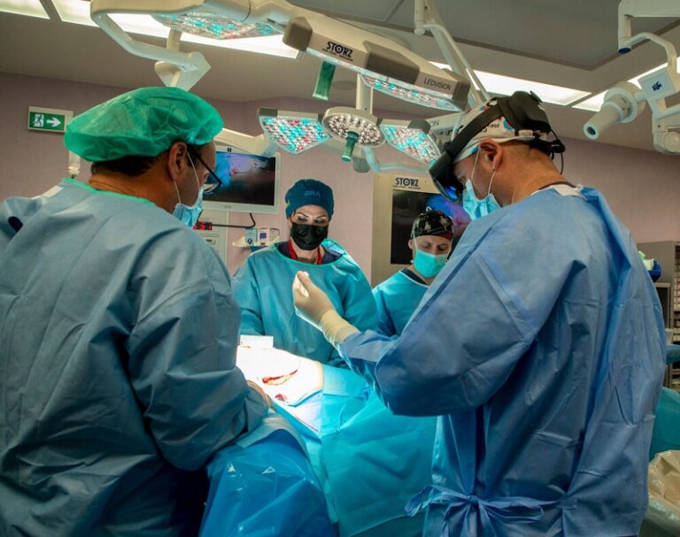 Primera cirugía asistida de cáncer de mama entre España y Portugal con 5G y AR.