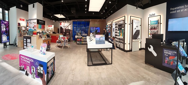 Primera tienda Fotoprix y Phone House en el centro comercial Plaza Norte (Madrid).