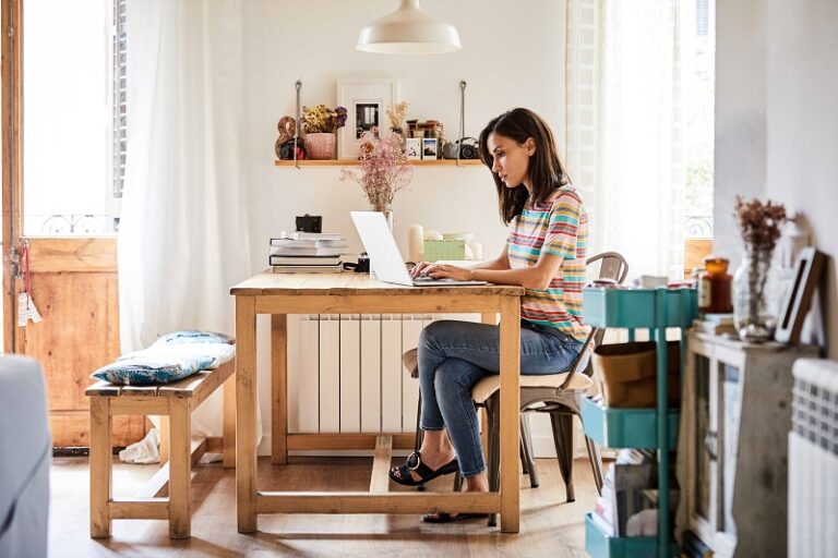 El trabajo híbrido hace más felices y productivos a los españoles.