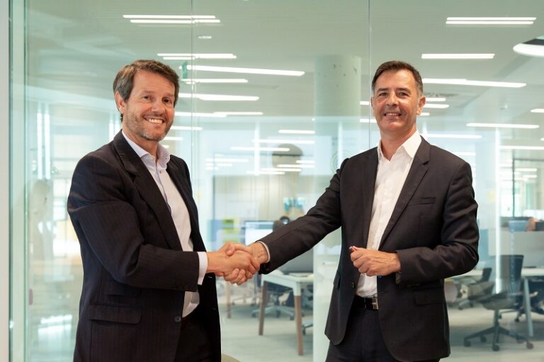 Eduardo Currás, director Banca Corporativa & EMEA de Banco Sabadell, e Isidro Fernández de la Calle, director de Empresas del Grupo MásMóvil.