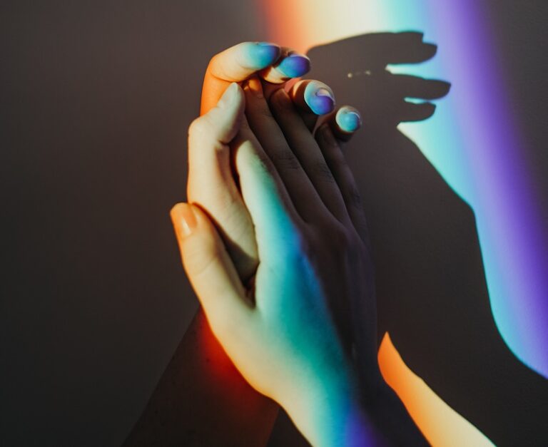 La industria telco aplaude las nuevas leyes sobre plataformas digitales.