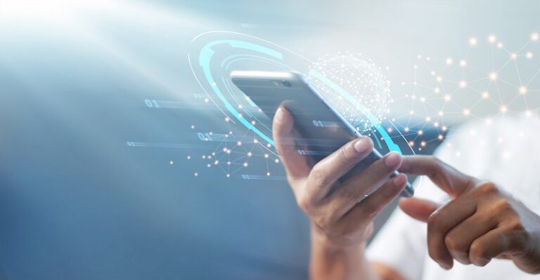 El 19,4% de los españoles se conecta a Internet a través del móvil cada 10 minutos.