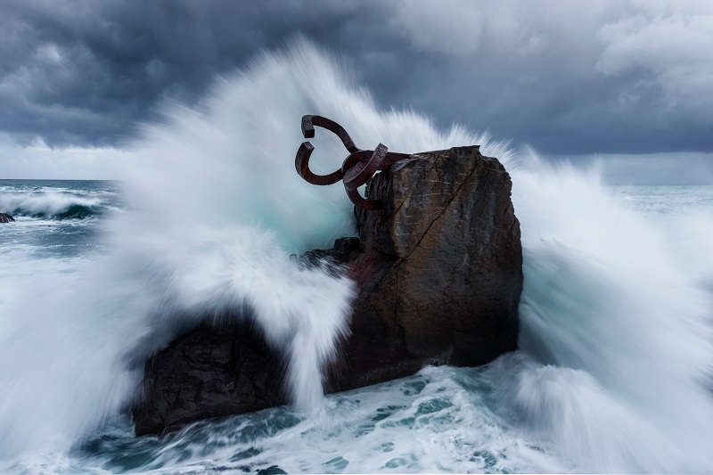 Peine del Viento, escultura de Eduardo Chillida (playa de Ondarreta, en San Sebastián, Guipúzcoa).