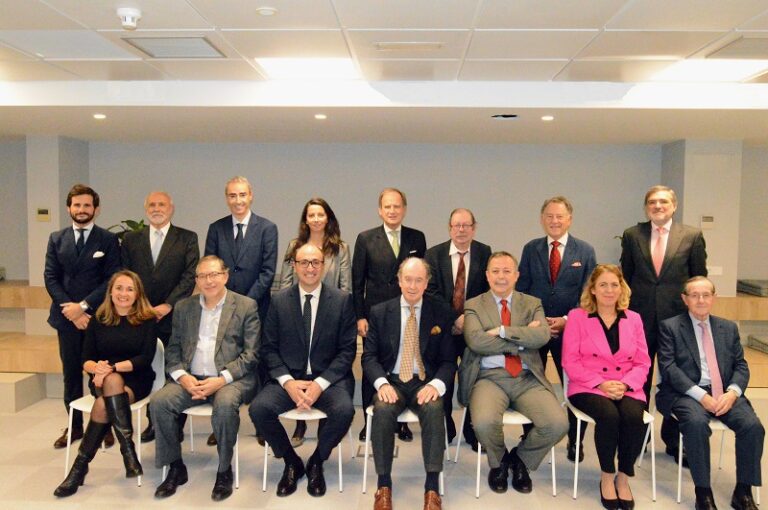 Nueva Junta Directiva de la UNE.