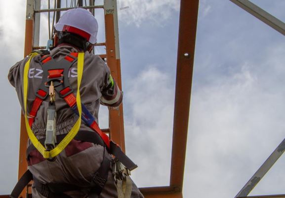 Operario del Grupo Ezentis.