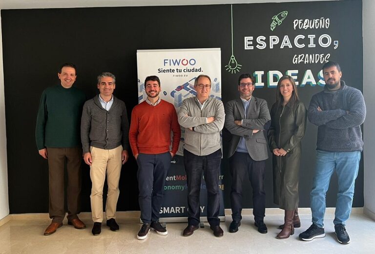 Ganadores del Reto Fiwoo con representantes de Proxya, CTA y SVQ Emprende.